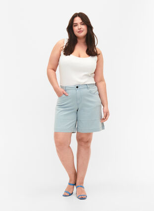 Short en jean à rayures, Light Blue Stripe, Model image number 3