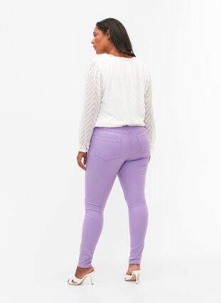 Amy jeans met hoge taille en super slanke pasvorm, Chalk Violet, Model image number 1